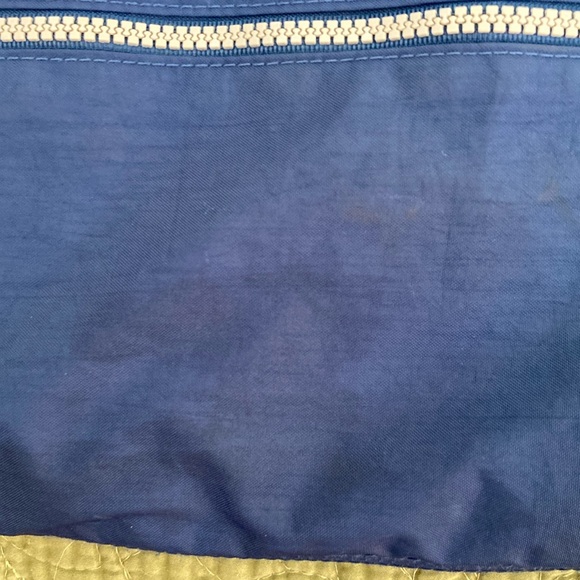 Baggallini 4 zipper crossbody purse - Picture 2 of 5